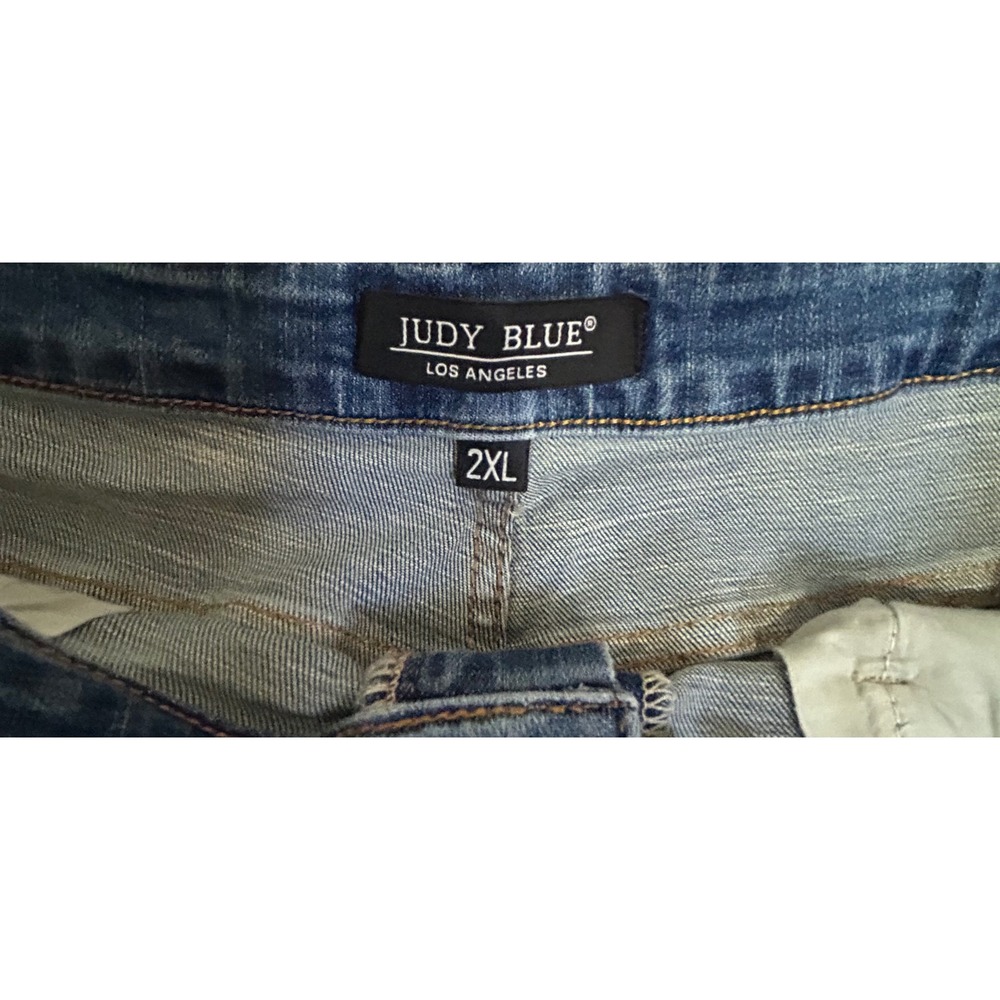 Judy Blue Dandelion Embroidered Distressed Bermuda Shorts Women's Sz 2X
Denim - Picture 4 of 6